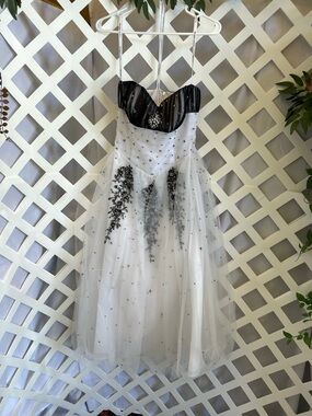 Morgan & Co Black White Beaded Strapless Tulle Prom Dress Formal Size 7/8